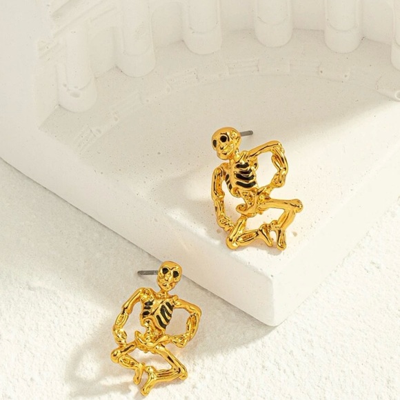 “Heel Clicking Skeleton” Bell Kick Leprechaun Jump Gold Funny Cutesy Gothic Stud - Picture 5 of 7